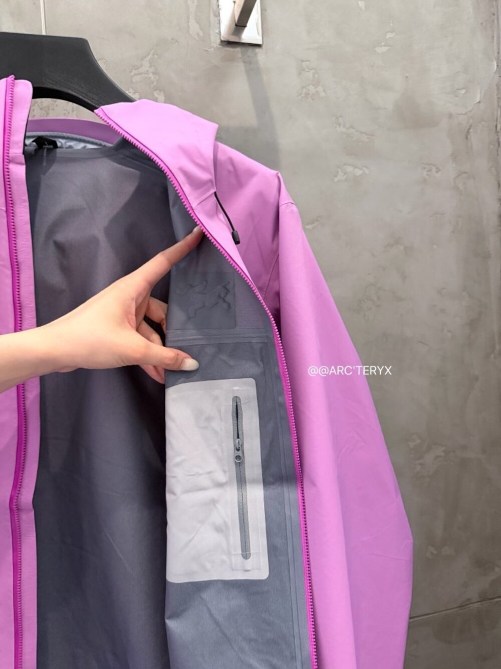 Arcteryx Beta Series Beta LT JacketHooded Hardshell Jacket, Size M - Picture 3 of 6
